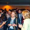Des entrepreneurs belges engagés au cours d'un événement de networking.