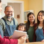 Fournisseur de services locaux aidant une famille heureuse.