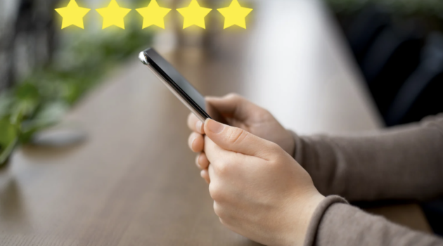Avis clients positifs sur un smartphone